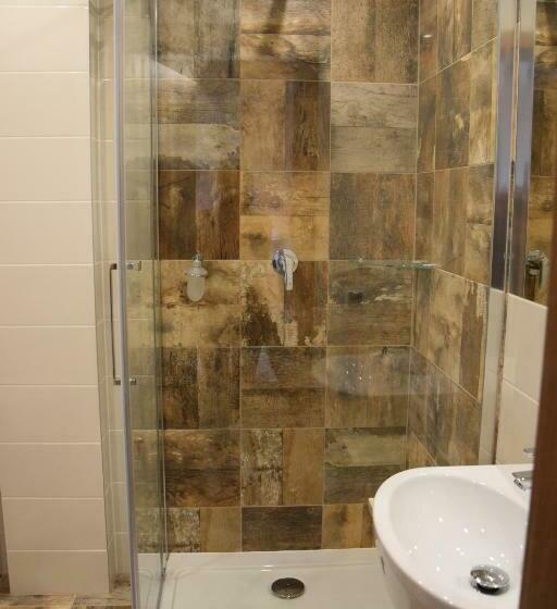 חדר בסיסי לשלושה, Stara Kuźnia Mazurska