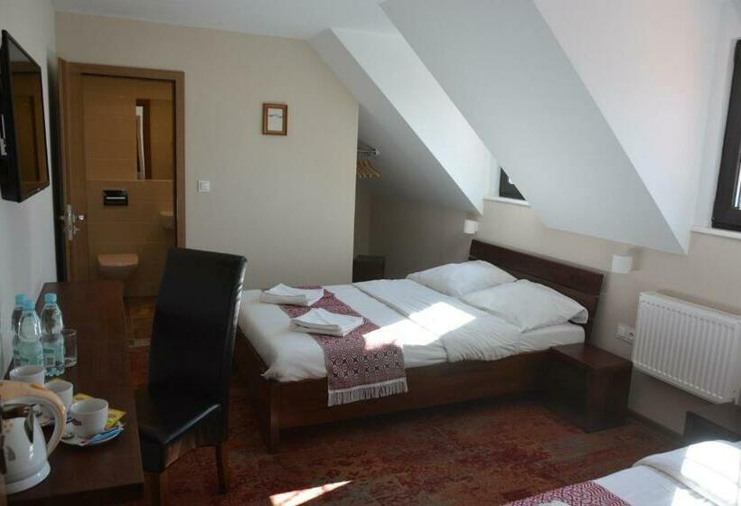 חדר בסיסי לשלושה, Stara Kuźnia Mazurska