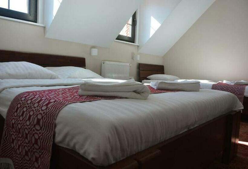 חדר בסיסי לשלושה, Stara Kuźnia Mazurska