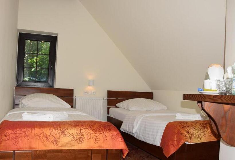 חדר בסיסי, Stara Kuźnia Mazurska