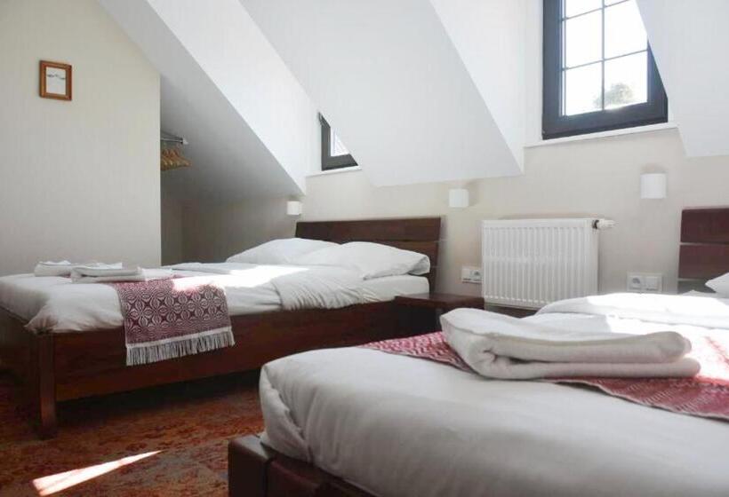 חדר קלאסי לשלושה, Stara Kuźnia Mazurska