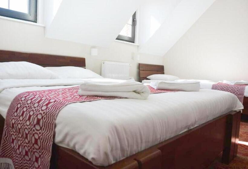 חדר קלאסי לשלושה, Stara Kuźnia Mazurska