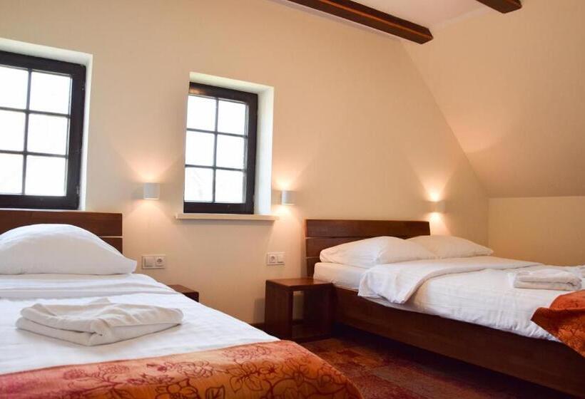 חדר קלאסי לשלושה, Stara Kuźnia Mazurska