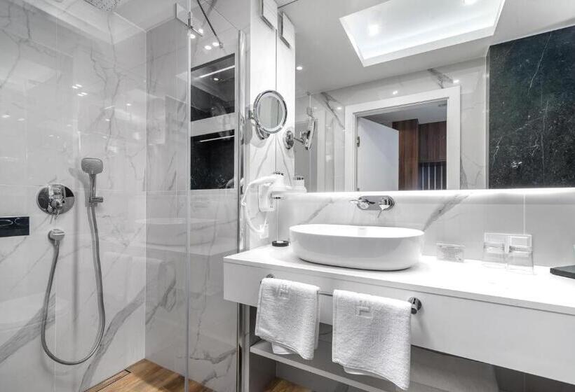 اتاق لوکس سه تخته, Love Sopot Residence