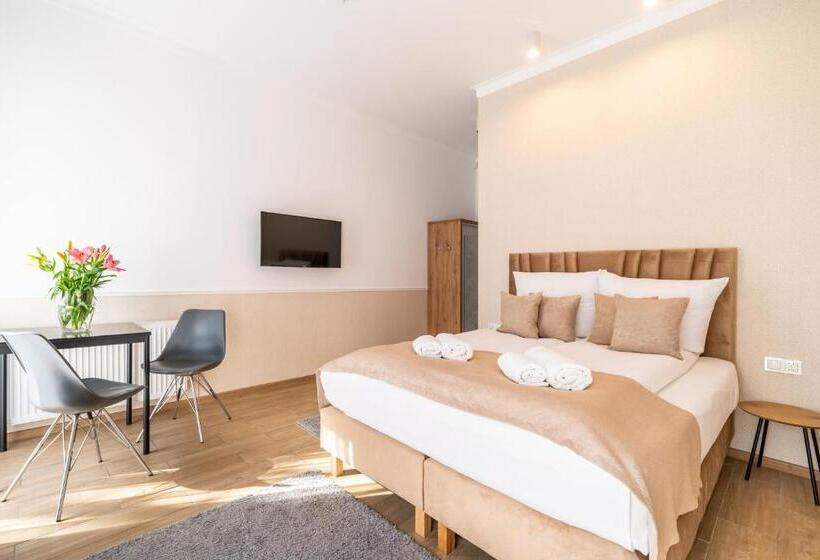 شقة غرفة واحدة, Panorama Park