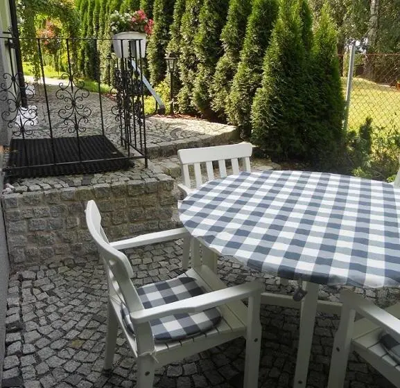 スタンダードスタジオ, Mizerówka Guest House
