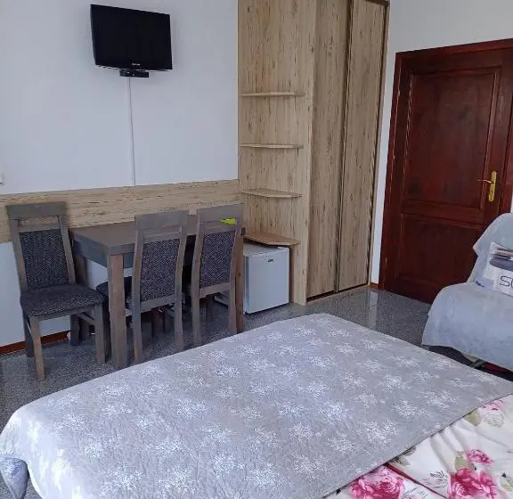 Standard Kolmen Hengen Huone, Villa Over Lake