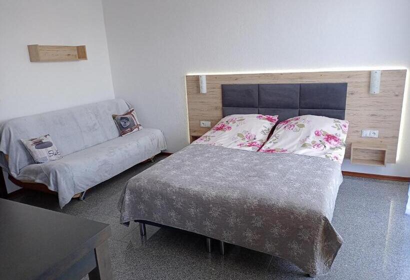 Standard Kolmen Hengen Huone, Villa Over Lake