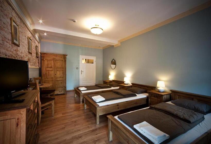 חדר סטנדרט לשלושה, Willa Rufina