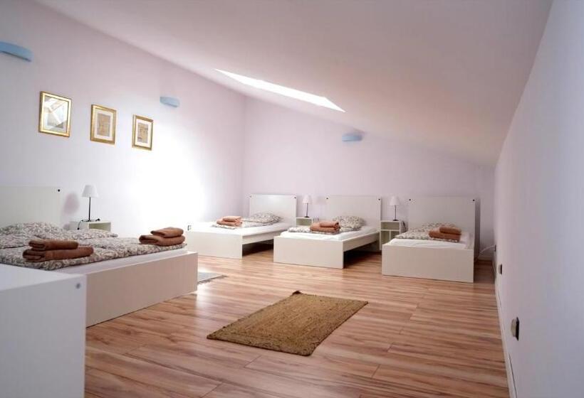 בקתת סופריור בת חדר 1, Willa Rufina