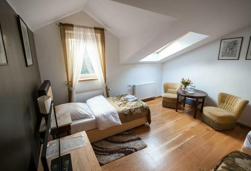 标准三人间, Siedem Drzew