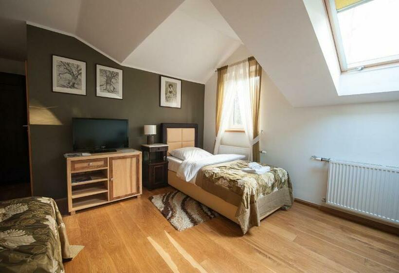 标准三人间, Siedem Drzew