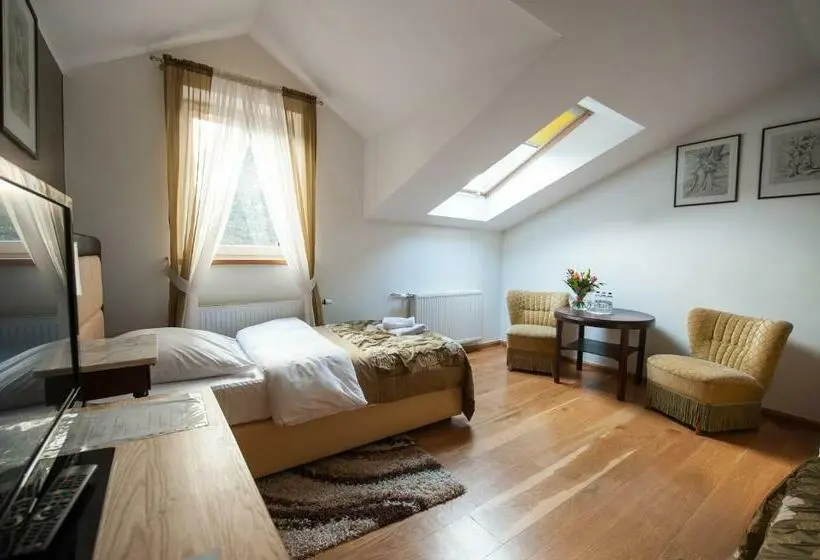 Standard Kolmen Hengen Huone, Siedem Drzew