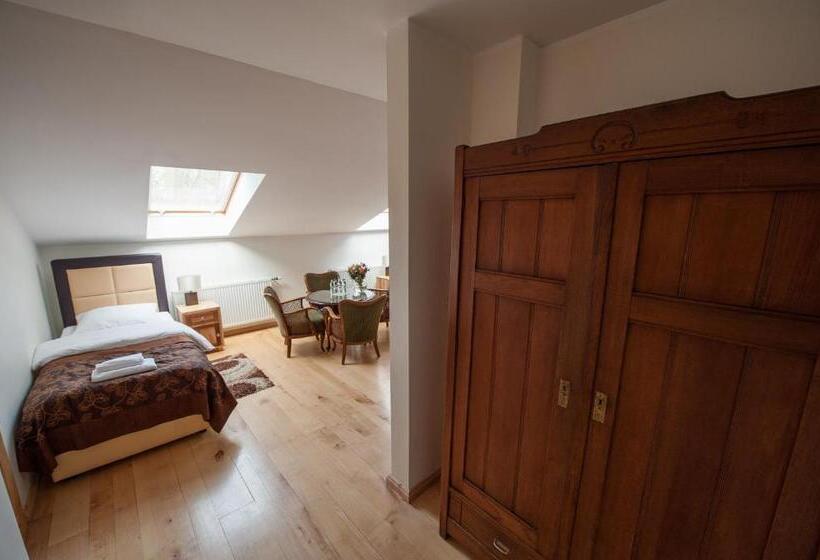 四人标准间, Siedem Drzew