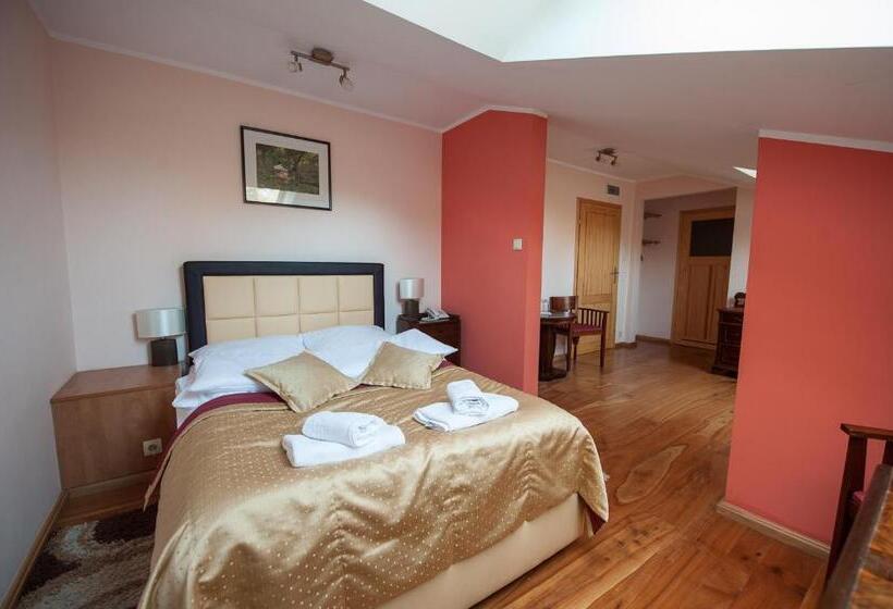 标准间, Siedem Drzew