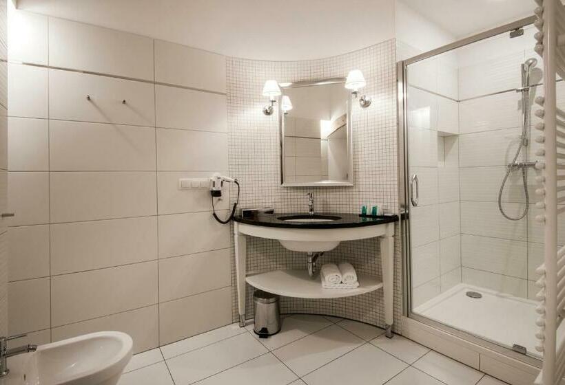 סוויטת ג'וניור, Zamek Karpniki Schloss Fischbach