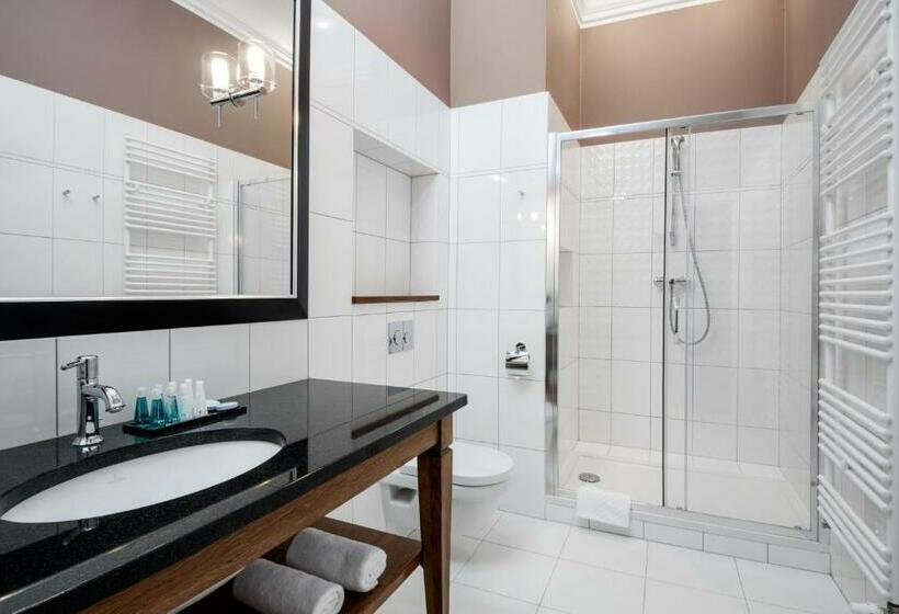 סוויטת ג'וניור, Zamek Karpniki Schloss Fischbach