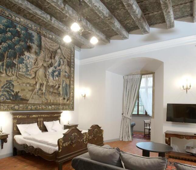 דירת חדר, Zamek Karpniki Schloss Fischbach