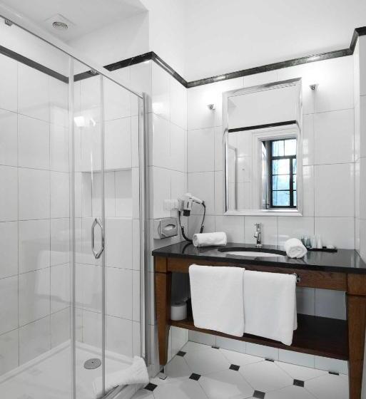 סוויטה, Zamek Karpniki Schloss Fischbach