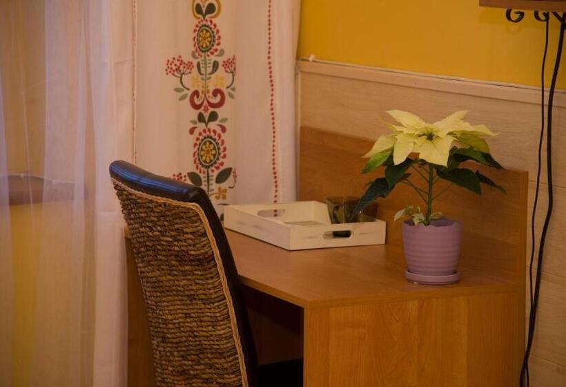 Номер Стандарт, Kamienica