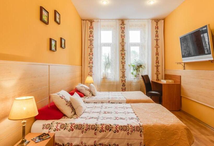 Номер Стандарт, Kamienica