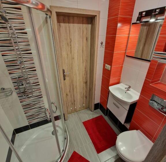 חדר משפחתי נוף להרים, Irena