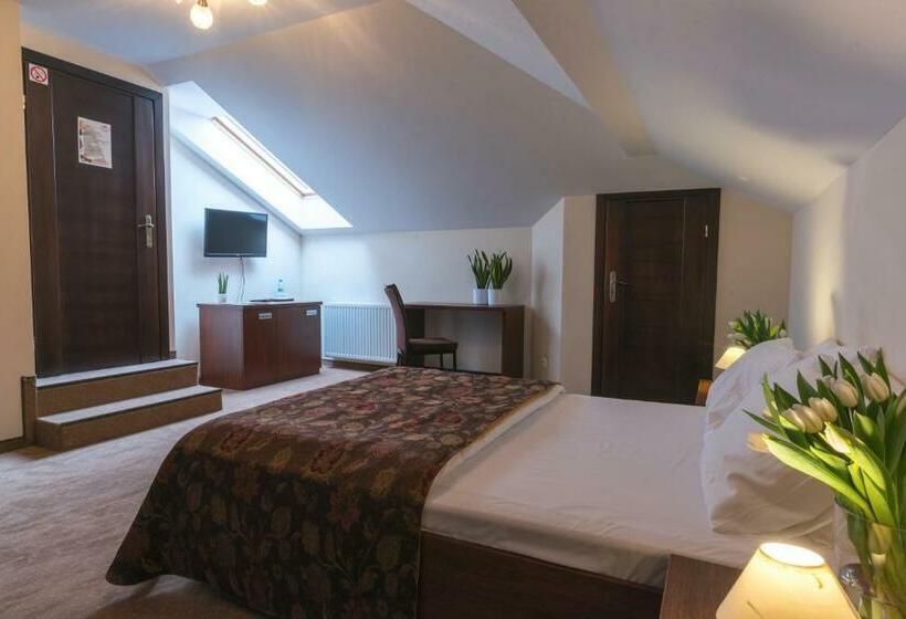 غرفة قياسية, Leszczynowy Dworek