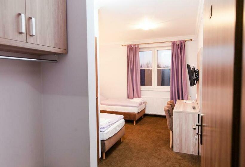 Номер Стандарт, Pałac Nad Jeziorem