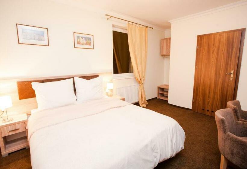 Номер Стандарт, Pałac Nad Jeziorem