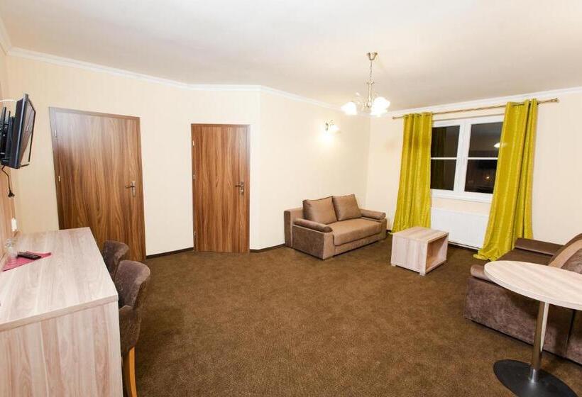 Люкс, Pałac Nad Jeziorem