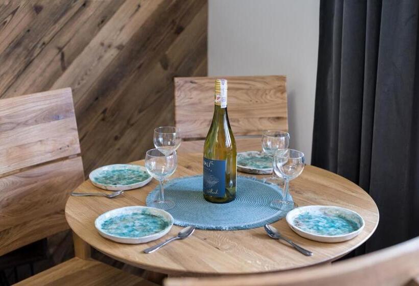 آپارتمان 2 خوابه, Willa Regle