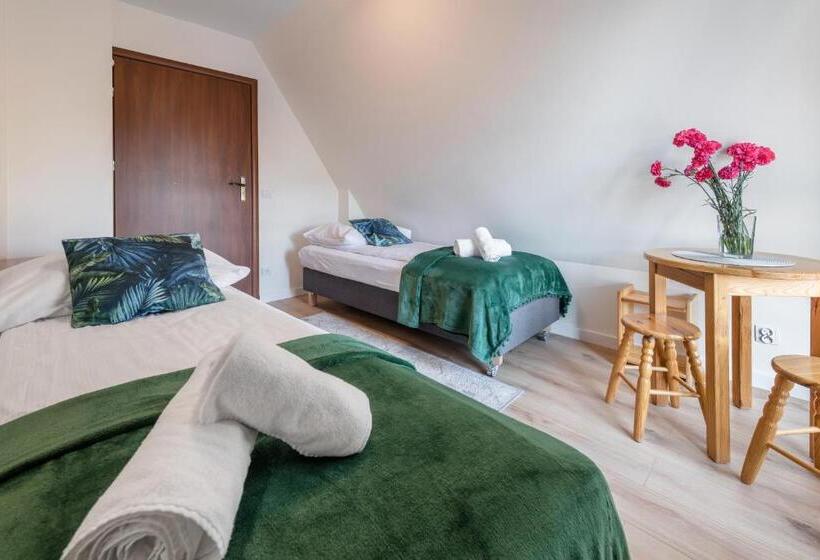 اتاق اکونومی, Willa Regle