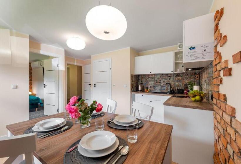 اتاق راحتی سه تخته, Willa Regle