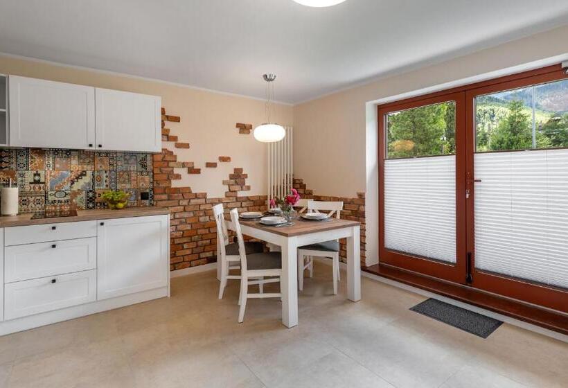 اتاق راحتی سه تخته, Willa Regle