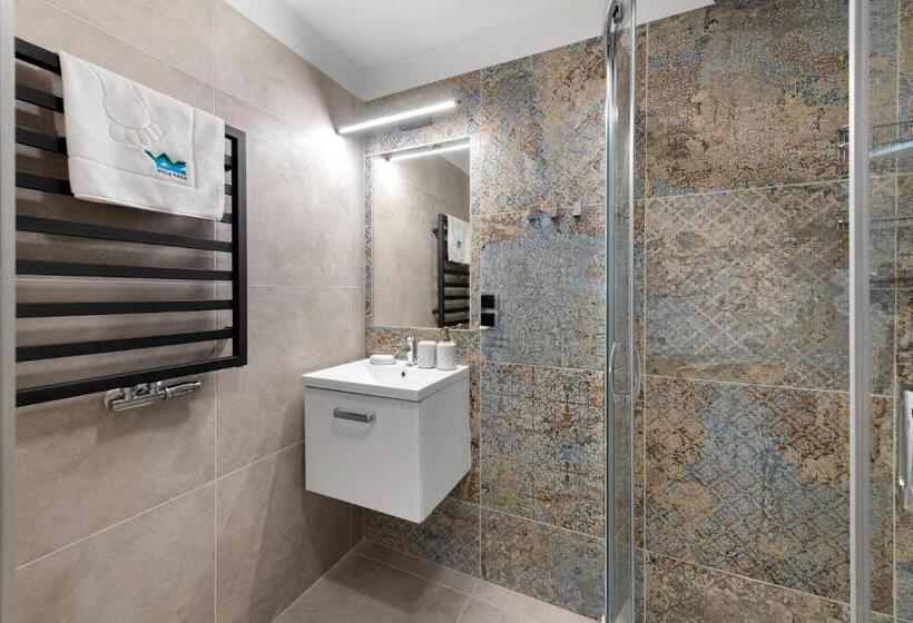 اتاق راحتی سه تخته, Willa Regle