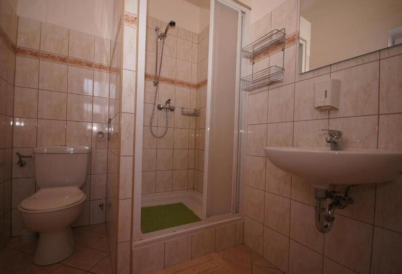 חדר סטנדרט לשלושה, Zacisze