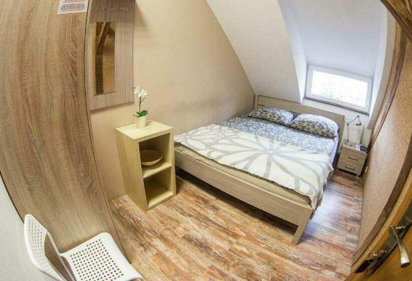 اتاق استاندارد با سرویس بهداشتی مشترک, Fitness Hostel   Restauracja, Darmowy Parking I Siłownia