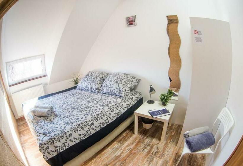 اتاق استاندارد با سرویس بهداشتی مشترک, Fitness Hostel   Restauracja, Darmowy Parking I Siłownia