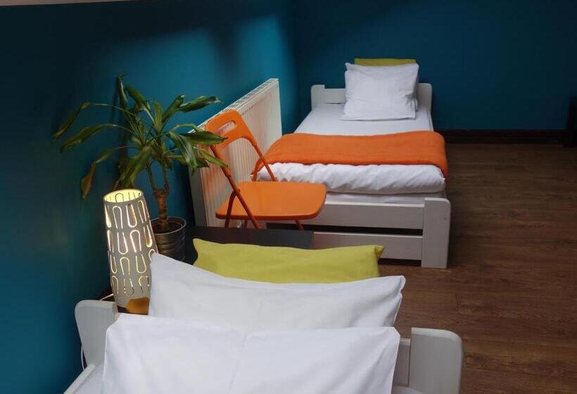 Семейный Номер Совместный Санузел, Hello Hostel & Apartments