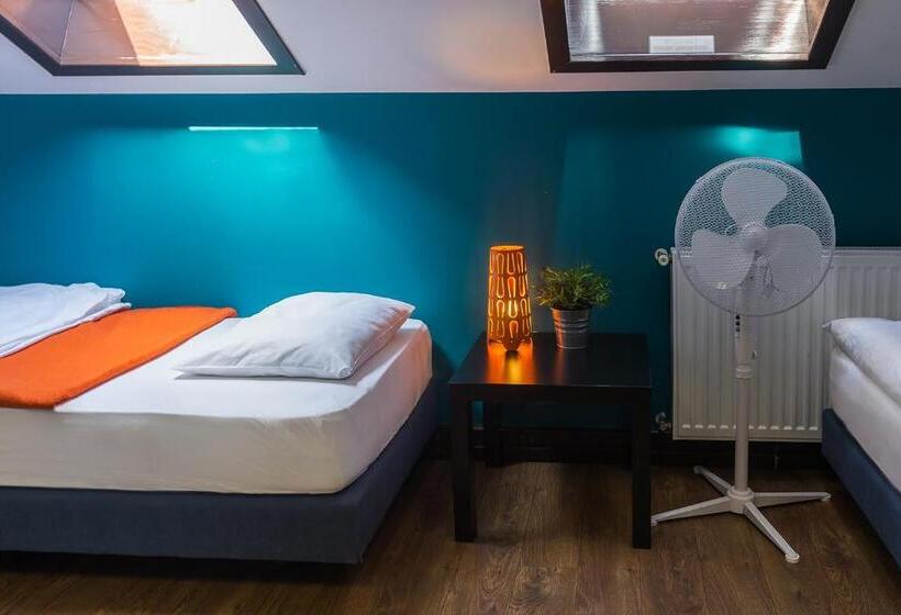 اتاق خانوادگی با سرویس بهداشتی مشترک, Hello Hostel & Apartments