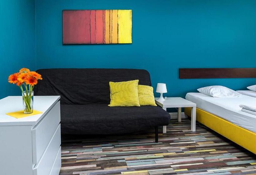 اتاق استاندارد چهار تخته, Hello Hostel & Apartments