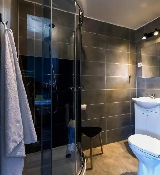 Standard Neljän Hengen Huone, Hello Hostel & Apartments