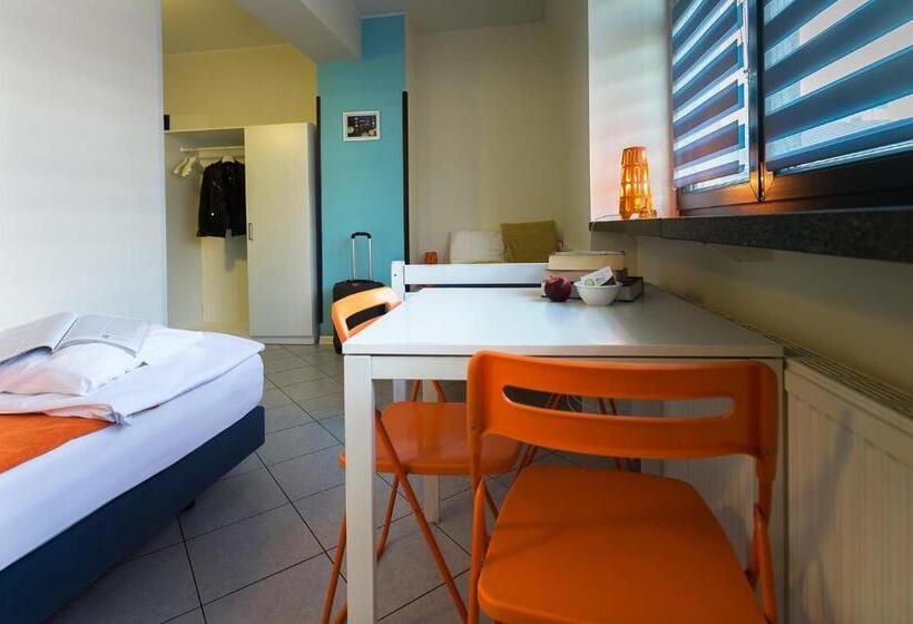 Трежместный Номер Economy, Hello Hostel & Apartments