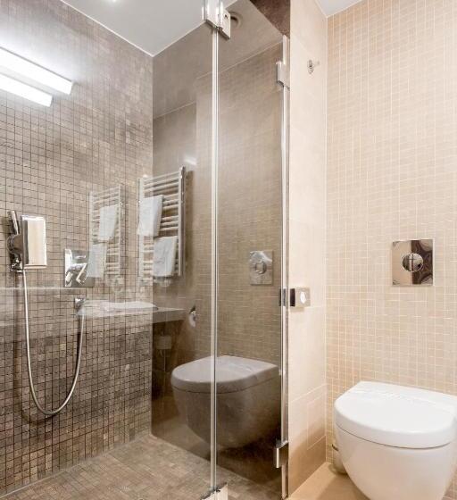 غرفة قياسية مزوَّدة بشُرفة, Bukovina