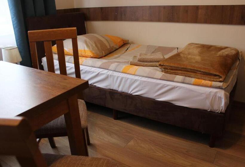 اتاق استاندارد سه نفره, Dom Pielgrzyma