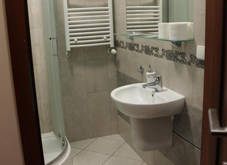 اتاق استاندارد سه نفره, Dom Pielgrzyma