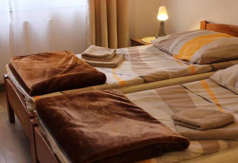 اتاق استاندارد سه نفره, Dom Pielgrzyma