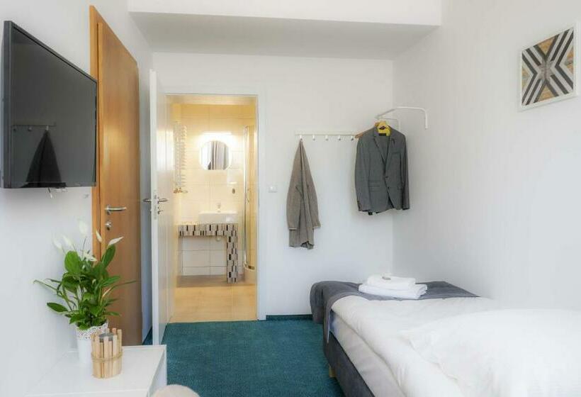 اتاق استاندارد یک نفره, Inner City