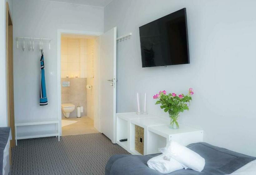 اتاق استاندارد یک نفره, Inner City