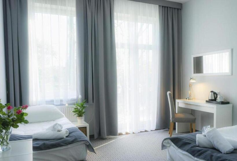 اتاق لوکس با بالکن, Inner City